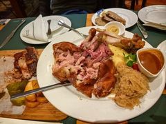 烤猪肘配酸菜土豆泥-兰特伯爵西餐厅·啤酒屋(方庄店)
