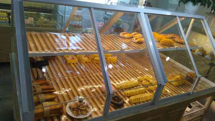 麦稻面包物语-"一家店面不太大的蛋糕店,位置就在凤城一路.