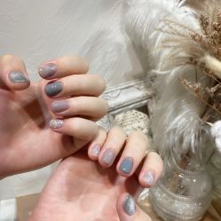 -花岐款式专研健康美甲沙龙