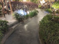-茅草房·河畔园林火锅