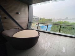 -上海滴水湖皇冠假日酒店