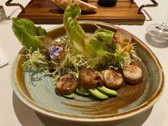 秘制脆皮鸡牛油果罗马生菜沙拉-Tomato&Pepper法餐厅