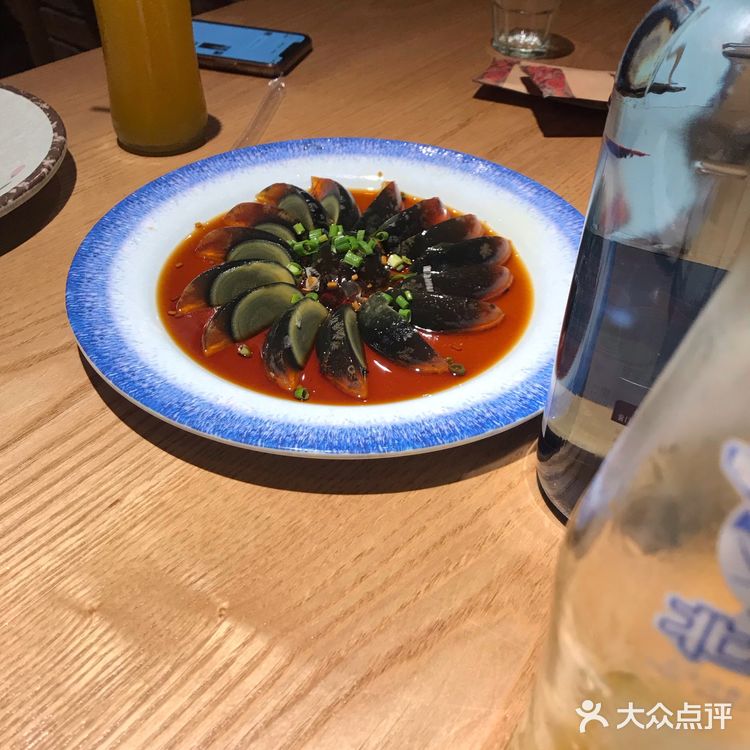 夏天还是要撸串 啤酒 羊排走起哈哈 和朋友来着小聚