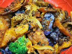 -愉肴麻辣香锅(中山路店)
