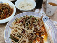 -歹歹的加个面过油肉拌面