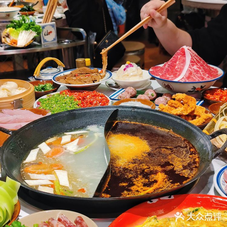 这个姐厉害了，鸿姐杭州首店就在西湖边边