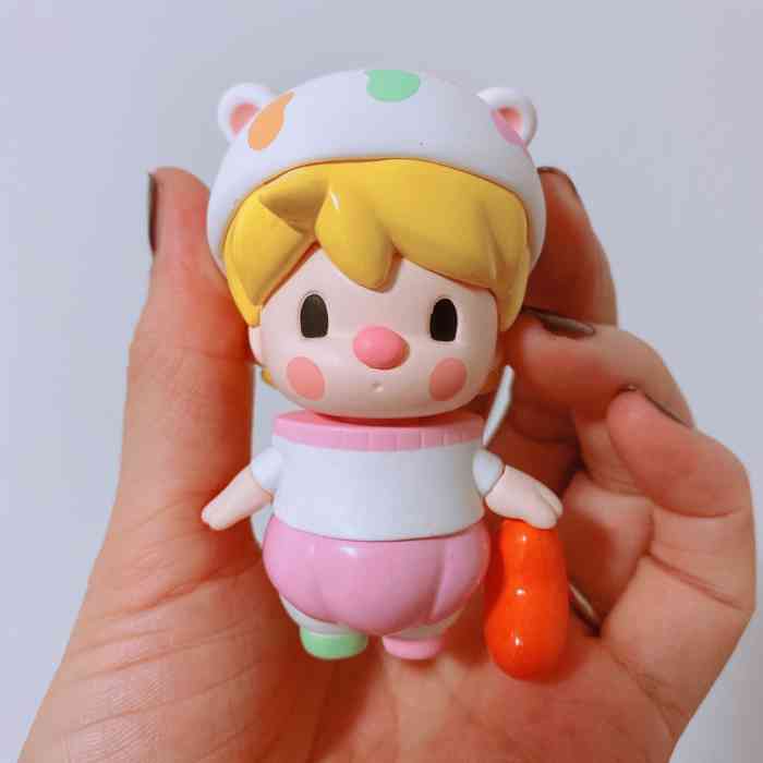 泡泡玛特popmart(清河万象汇店)-"yuki真可爱,连捏再摇,再到掂量重量