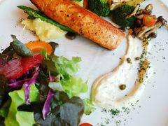 -Chom Cafe and Restaurant