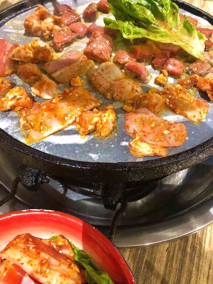 鲁班烤肉(黄土岭店)-"【环境】地址在南湖路公交车站下来一点点,.