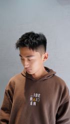 -一家只做男发烫染的店