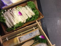 -尚尚仙·酸汤猪手·猪肚鸡火锅(华联万柳购物中心店)