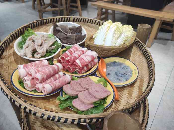 小锋哥·锋味市井火锅(中都店)-"小锋哥新装修的店铺,感觉把整条中都