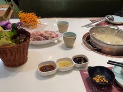-洪氏嗨捞·猪肚鸡火锅(阳光天地店)