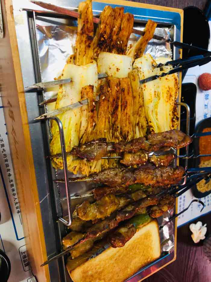 得劲儿焖烤肉串-"这家店特别贴心,调料都有四种,没种不同的.
