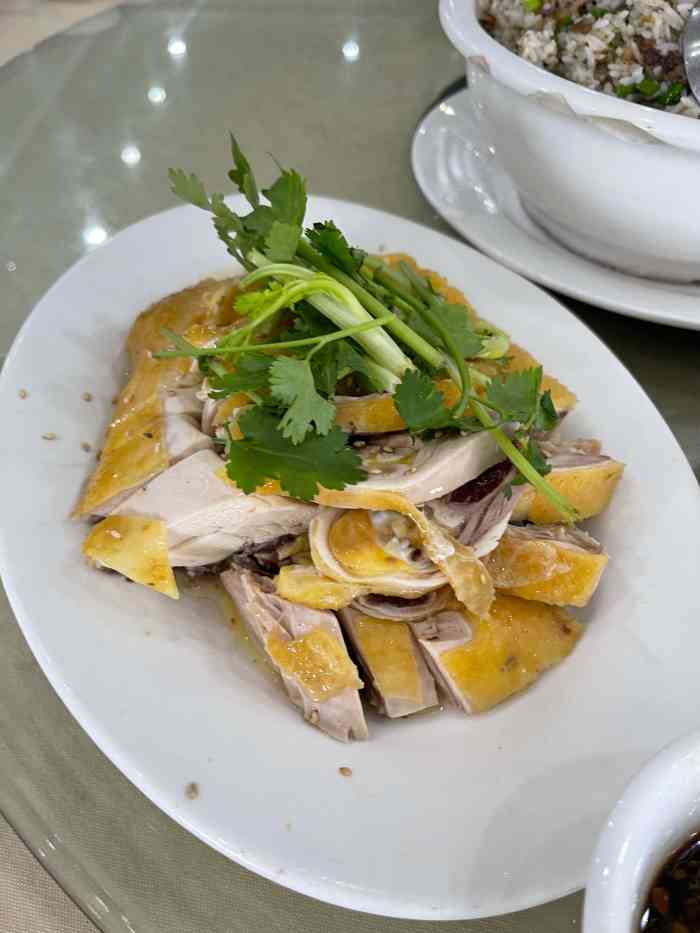 边上,装修有点暗淡,一开始还有点小担心 来到这当然要点「鹅乸饭」啦