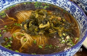 Braised Pork Trotter and Pickled Mustard Greens Noodles