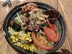 烟熏鸡肉藜麦蔬菜色拉-玛格萝妮(汇智国际商业中心店)