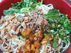 -爆炸头阿姨小四川正宗川味小吃(无任何分店)