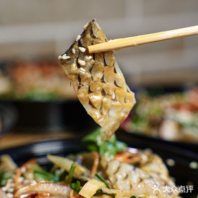 终于吃上步行街这家大排长龙的鱼皮一哥🉑️