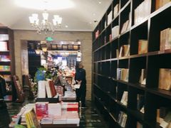 -钟书阁(松江泰晤士小镇店)