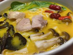 -云海肴·汽锅鸡·云南菜(天山百盛优客店)