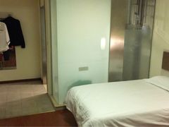 -莫泰酒店(上海虹桥北新泾地铁站天山路店)