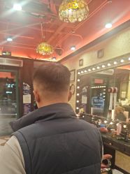-东方先生国潮男士理发馆