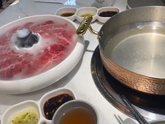 -洪氏嗨捞·广东猪肚鸡·椰子鸡火锅(西咸万象城店)