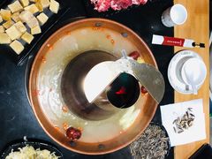 -果松木炭酸菜铜火锅·外婆参鸡汤