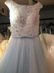 -Flora婚纱礼服定制租赁店