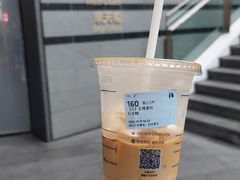 冰吸生椰拿铁-瑞幸咖啡(欢乐港湾店)