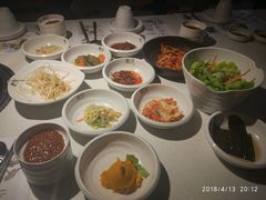 餐前小菜-本家韩国烤肉(青岛万象城店)