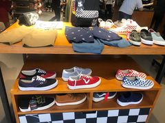 -王府井奥莱临潼小镇(临潼店)