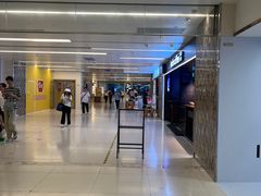 -瑞幸咖啡(华新地铁站地下商业街店)