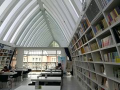 -钟书阁(松江泰晤士小镇店)