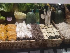 -雍容荟帝王蟹活龙虾展台自助(IFS黑金店)