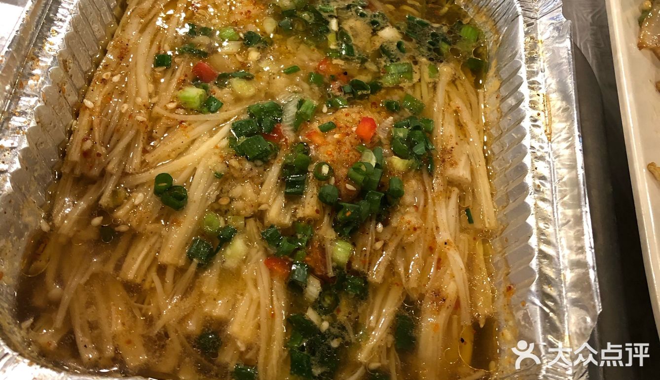 今天朋友来，就一起去店里吃了