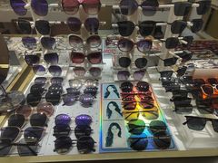 -美式眼镜·授权蔡司.依视路.尼康.豪雅.明月(人民广场店)