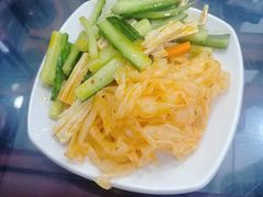 -牛一嘴·兰州牛肉面·大盘鸡(财富中心店)