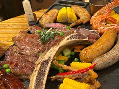 长柄战斧牛排海陆拼盘-1886德国汽车餐厅(外滩中央店)