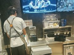 -瑞幸咖啡(华东理工大学商学院店)