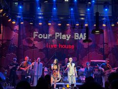 -FOUR PLAY BAR
