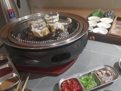 -围炉肉舍•炭烤活鳗•丹东海鲜烤肉(步行街店)
