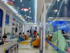 -鲸鱼堡亲子恒温泳池游泳俱乐部(彰泰天街店)