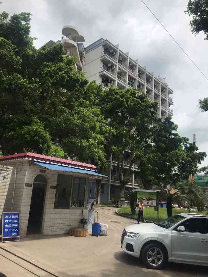 广东工业大学(龙洞校区)-"广工龙洞校区校园宽阔,风景优美,依山傍水.