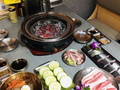 -围炉肉舍•炭烤活鳗•丹东海鲜烤肉(步行街店)