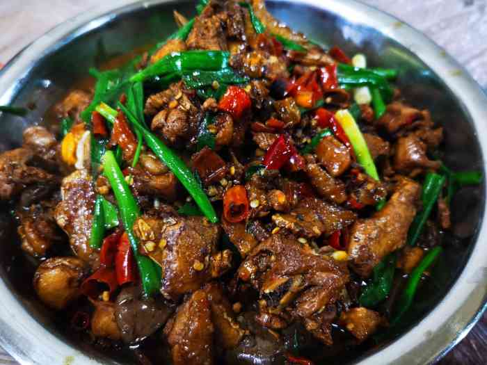 梁·日益森烧鸡公(紫云山庄店)-"在郴州三晚三天的我,吃了两顿的特色