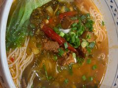 酸菜牛腩粉-三两粉(景田地铁站店)