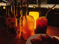 -FOUR PLAY BAR