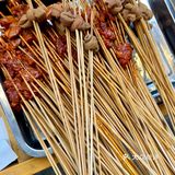 鲜牛肉🥩大腰片🍢看着火车吃着串串儿[调皮]